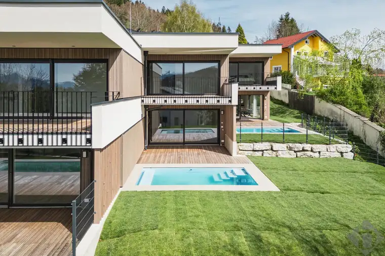 Salzburg / Heuberg: Modernes Reihenhaus in Ruhelage mit Garten &amp; Pool