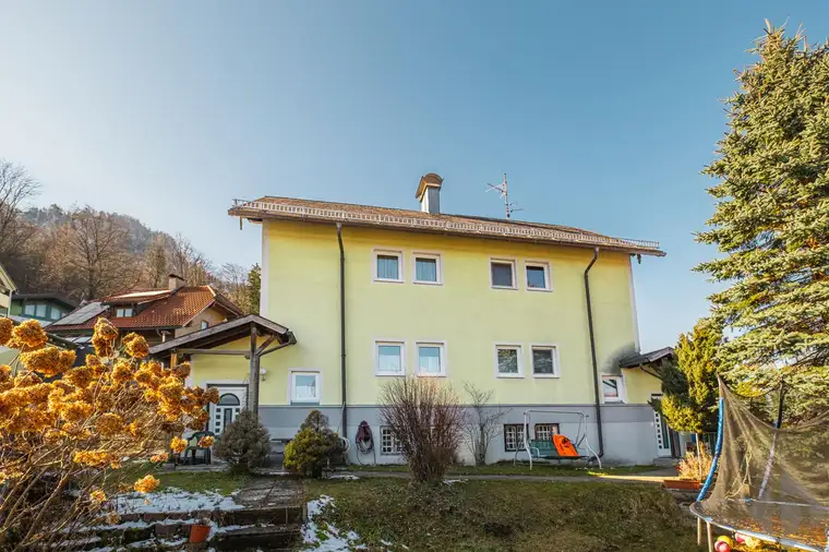 Doppelhaus in markanter Aussichtslage