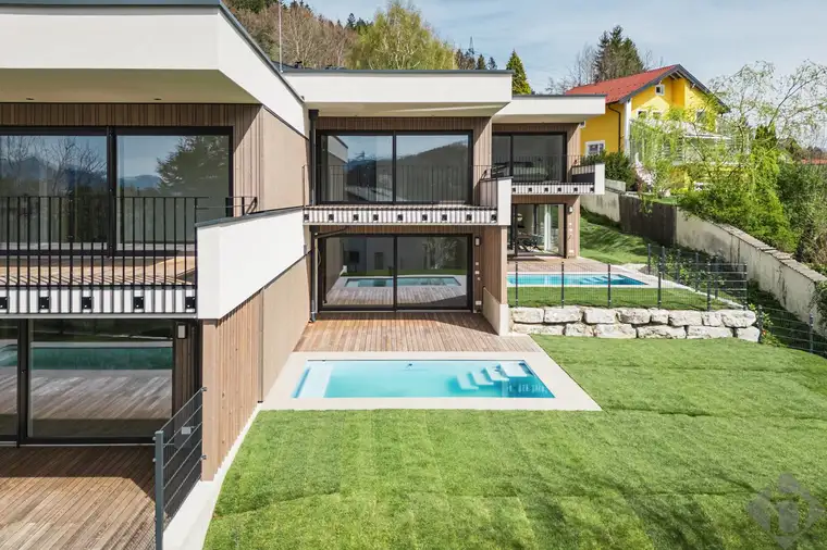 Lust auf einen Tapetenwechsel? Architektenhaus mit Garten und Pool am Heuberg zur Miete!