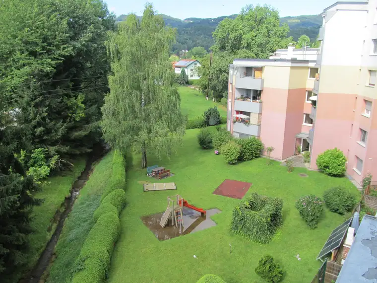 TOP-PREIS ! 5-Zimmer-ETW in sehr guter Lage mit Loggia und großer, uneinsichtiger Dachterrasse