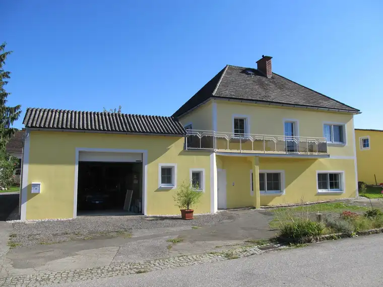 * EINFAMILIENHAUS IN SONNIGER LAGE *