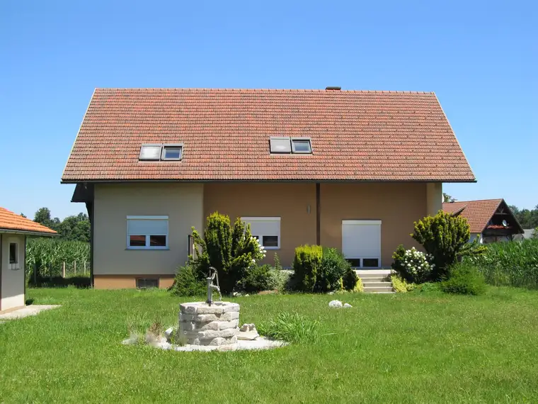 SEHR SCHÖNES EIN-ZWEIFAMILIENHAUS AUF GROSSEM, SONNIGEN GRUNDSTÜCK IN RUHIGER ORTSRANDLAGE