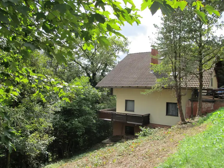 * TOPANGEBOT ! EINFAMILIENHAUS IN SONNIGER LAGE *