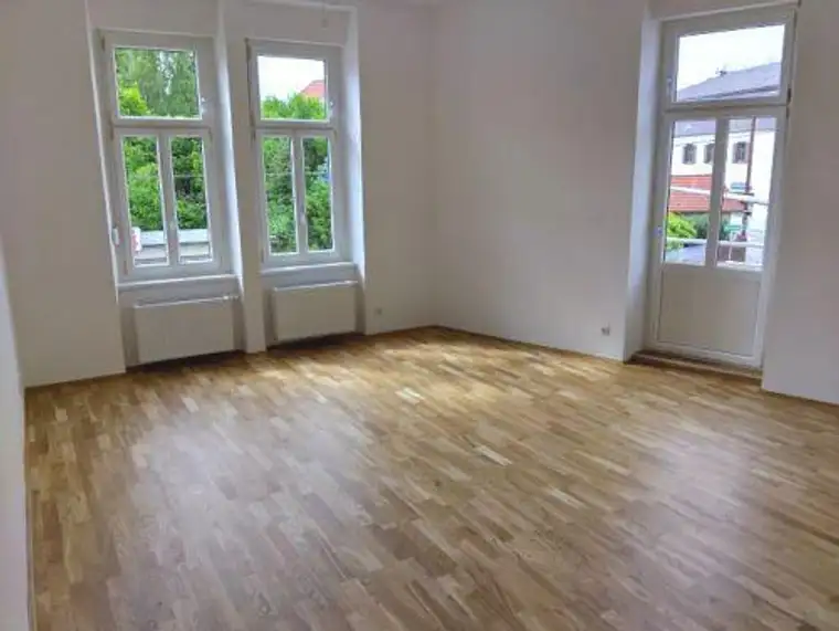 Erstbezug: Sanierter 3 ZIMMER-Altbau, Balkon, neue Einbauküche, neue Sanitäranlagen, nähe KF-Uni!