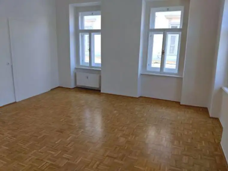 Jakominiplatz: Sonniger 2 ZIMMER-Altbau + möblierte Einbauküche + Vorraum + Bad mit Dusche und WC!