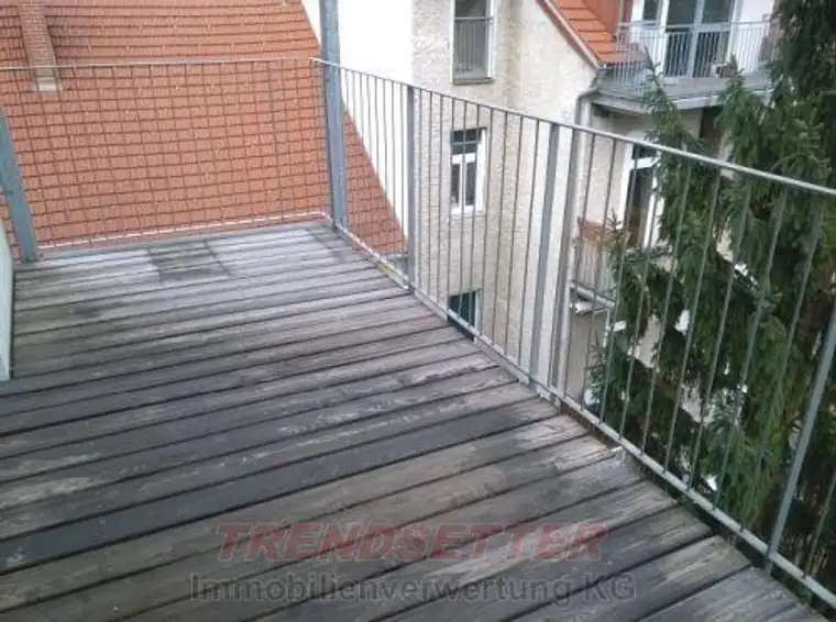 Sonniger 3 ZIMMER-Altbau, ruhiger Balkon 11m², Einbauküche, Lift, letzter Stock, nähe Hauptbahnhof!