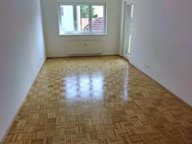 Sonniger 2 ZIMMER-NEUBAU + Süd-Balkon 4m² + extra Küche möbliert + Lift + nähe Hauptbahnhof!