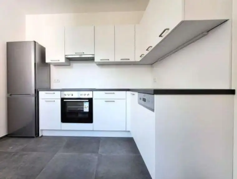 Erstbezug: Ruhiger 2 ZIMMER-NEUBAU + Süd-Balkon + extra Küche neu möbliert + neue Sanitäranlagen!