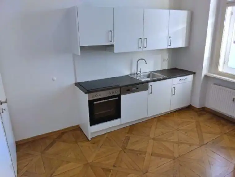 Sonniger 2 ZIMMER-Altbau + extra Küche möbliert + Bad mit Dusche + extra WC + am Jakominiplatz!
