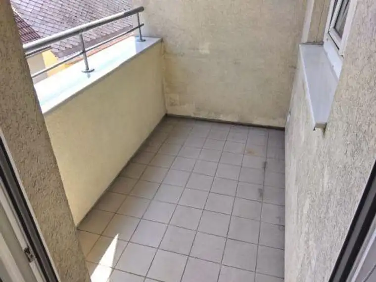 Sonniger 2 ZIMMER-NEUBAU + Süd-Balkon 4m² + Küche möbliert + Bad mit Wanne + extra WC + VR + Lift!
