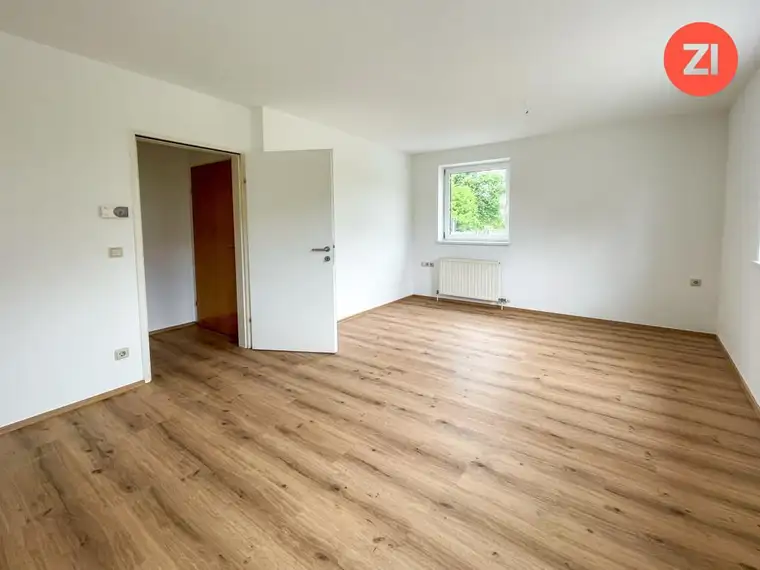 Schöne Wohnung mit 3,5-ZI im Zentrum von Straßham!