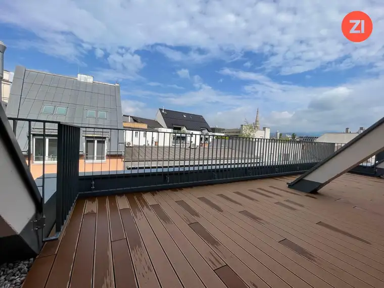 Renovierte 1,5- Zimmer Wohnung mit Terrasse