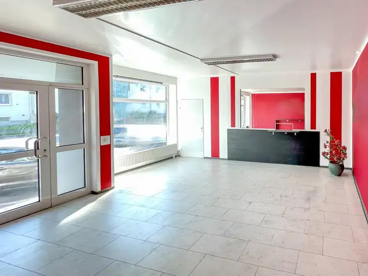 Top Lage an der Unionstraße: Geschäftslokal mit Lager &amp; Parkplätzen und großen Werbeflächen!