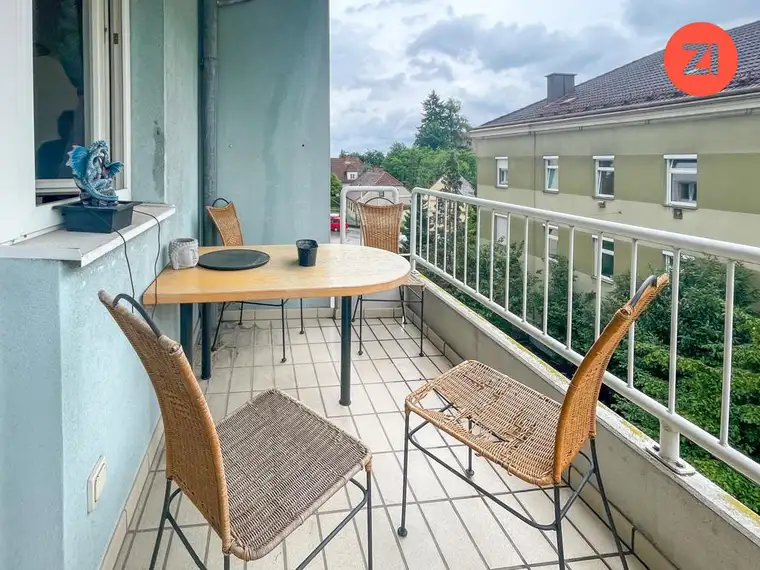 Charmante 2-Zimmer-Wohnung mit geräumigem Balkon in Toplage am Auberg