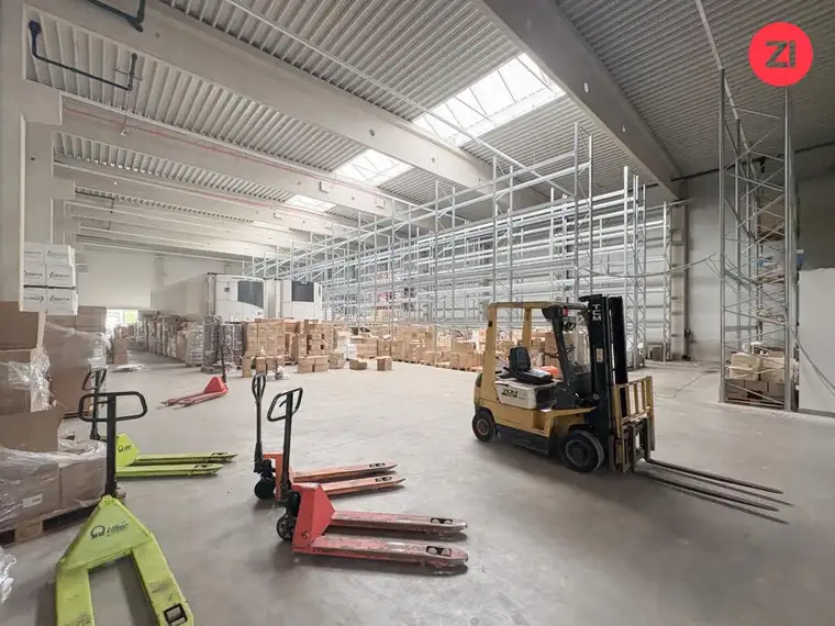 Neuwertige Lagerhalle nahe Salzburger Straße zu mieten