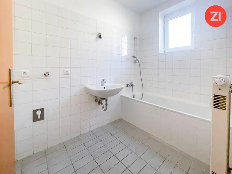 Schöne 2- Zimmer Wohnung inkl. Loggia und Stellplatz!
