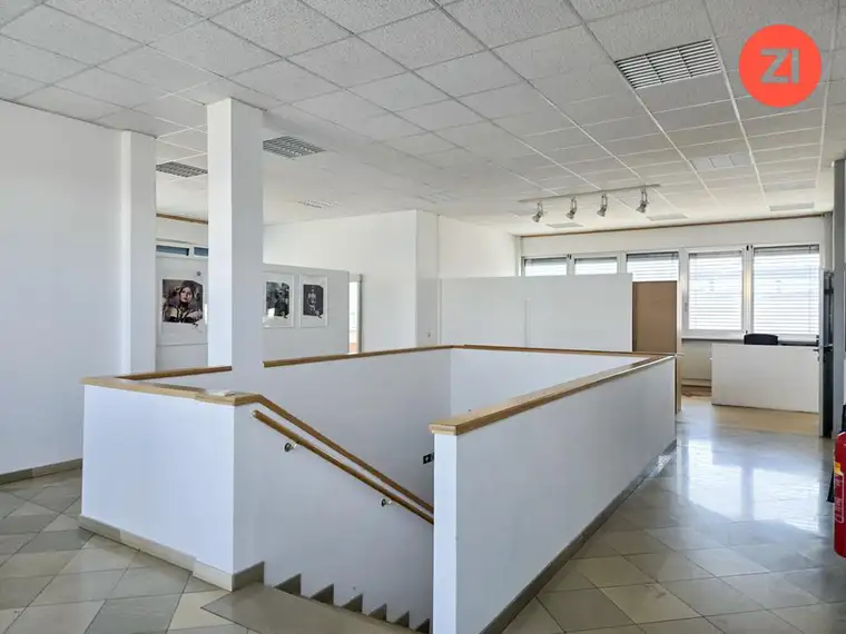 Großzügige Bürofläche mit ca 200 m² ab sofort verfügbar!