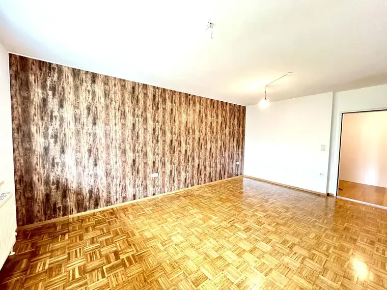 Helle 3 Zi. Wohnung mit Süd-Balkon
