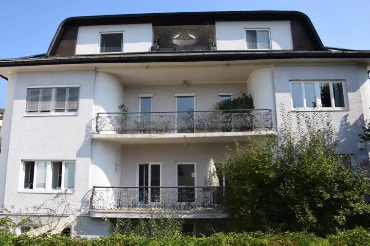 PARSCH: Schöne 4-Zimmer-Villen-Maisonette-Wohnung mit Loggia und Gebirgsblick