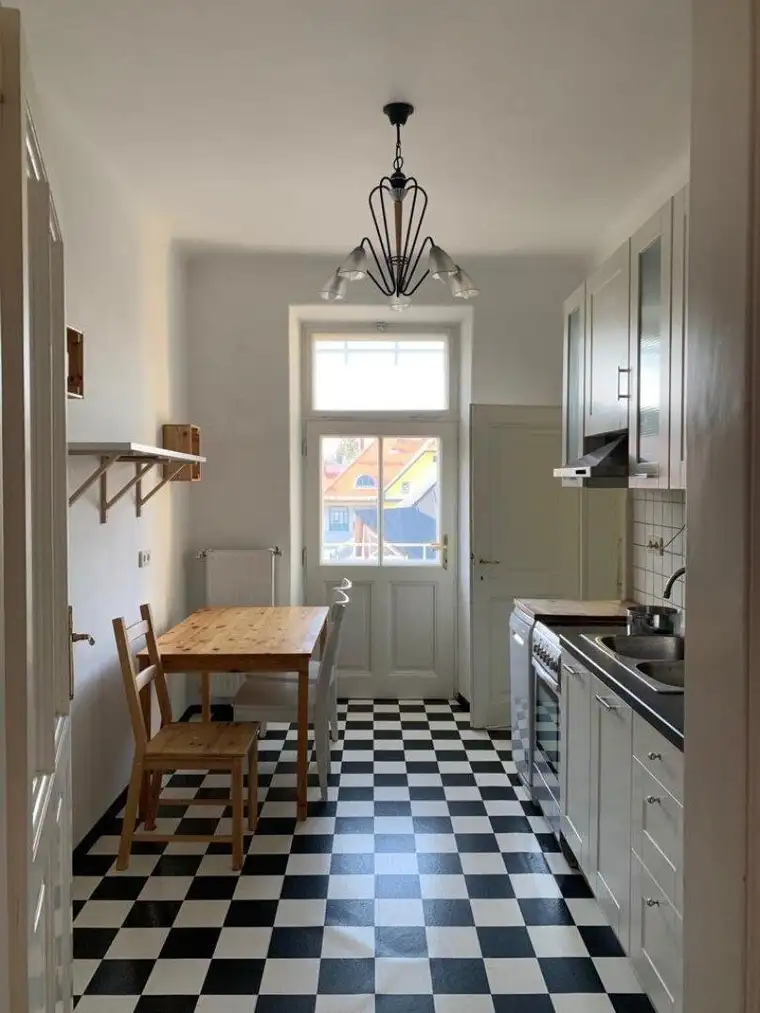 FÜR CITY-GIRLS/-MEN: Renovierte, coole 3,5-Zimmer-Altbau-Wohnung mit Balkon nähe Hauptbahnhof/Altstadt