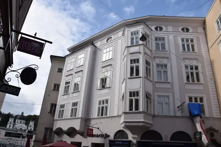NÄHE STAATSBRÜCKE: Repräsentative 5-Zimmer-Altbau-Büro-Etage mit besonderem Charme