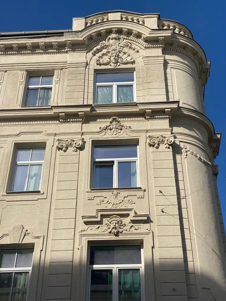 1160 WIEN: Seltenheit - Mächtiges Zinshaus im Wohnungseigentum mit 48 Wohnungen. Jahresmietertrag rd € 205.800.-