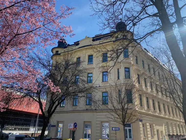 ZINSHAUS OTTAKRING: Guter, ordentlicher Zustand. Ca. 3000m² NFL., voll vermietet, interessanter Jahresmietertrag ca. € 224.800.-