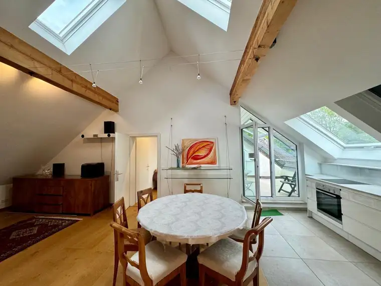 NÄHE ST. VIRGIL/AIGEN: Moderne, möblierte 4,5-Zimmer-DG-Wohnung mit Terrasse in Privathaus in Bestlage