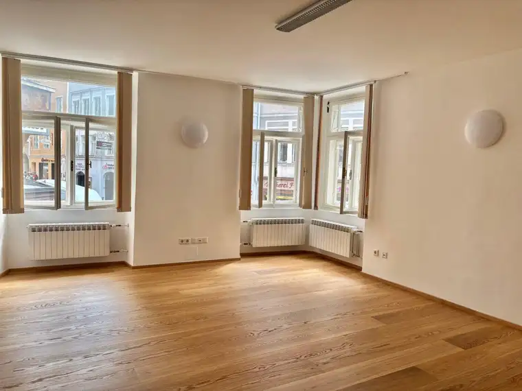 PLATZL: Repräsentative 3-Raum-Altbau-Bürofläche (ca.88m²) im Münchnerhof für Kanzlei/Büro/Ordination etc.