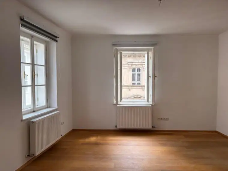 PLATZL/MÜNCHNERHOF: Praktisches 1-Raum-Büro (25m²) mitten in der Altstadt