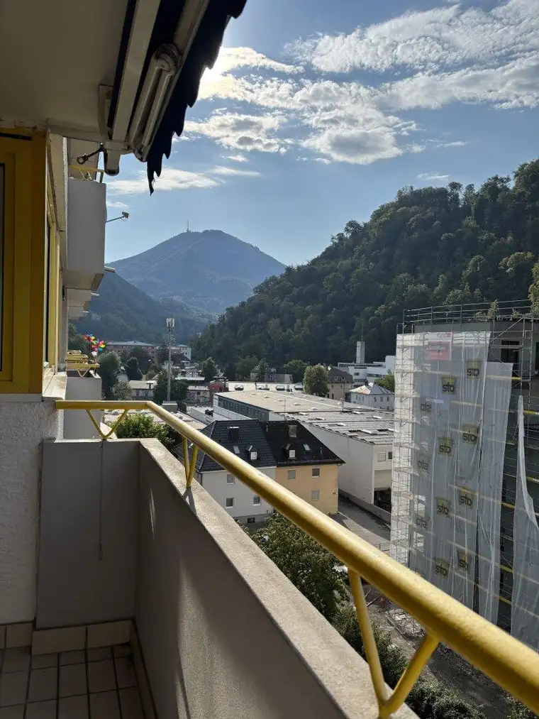 NÄHE LINZERGASSE: Schöne 3,5-Zi-Balkon-Wohnung mit Grünblick, TG-Platz, renovierungsbedürftig