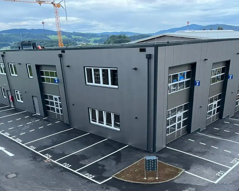 Betriebs-/Produktions- und Lagerhallen mit Büroflächen ca. 64 m² Fläche zu vermieten in St. Georgen / Attergau Nähe A1