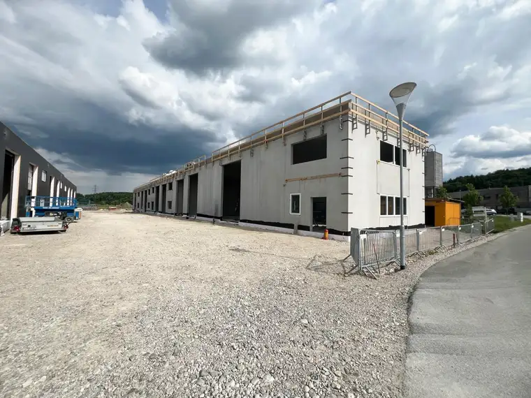 Betriebs-/ Produktions- oder Lagerhallen von 44 - 224 m² Fläche, Ihr neuer 1A Standort ab Herbst 2025 im BUSINESS PARK REGAU (Top 07b)
