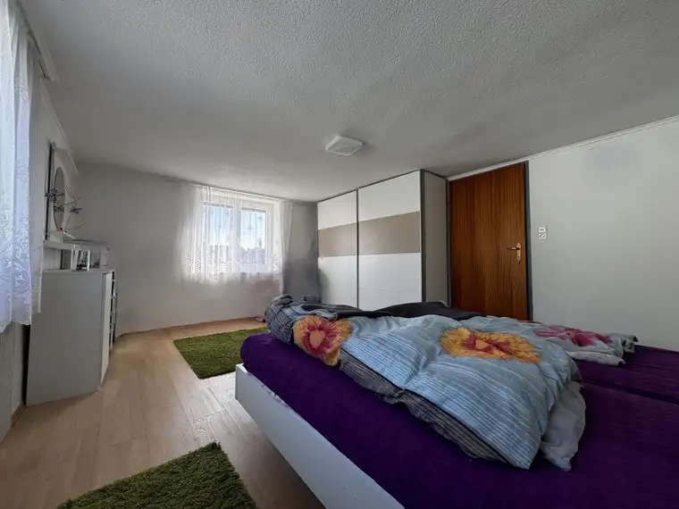 Großes Haus zum kleinen Preis! Familienfreundliches Wohnhaus mit zwei Wohneinheiten und Garage in zentraler Lage in Timelkam
