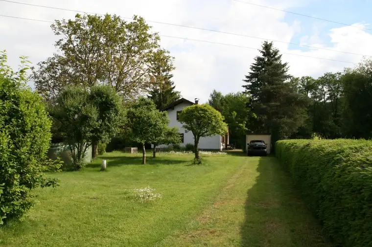 XXL-Grundstück in absoluter Ruhelage mit idyllischem 130 m² Ferienhaus in sehr ruhiger Lage Tomerlweg in Attnang-Puchheim