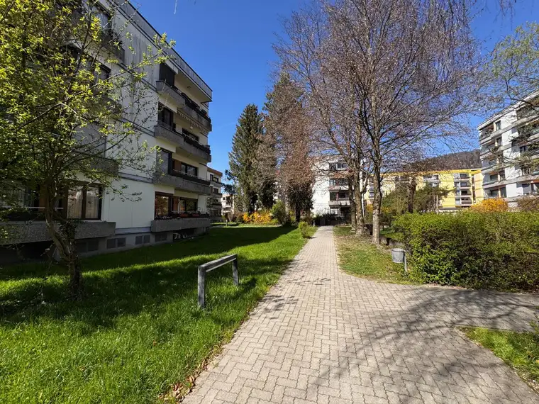 **Wohlfühlen mit Ausblick in den Park** Voll möblierte attraktive 2-Zimmerwohnung mit Loggia in ruhiger Lage in Salzburg / Parsch