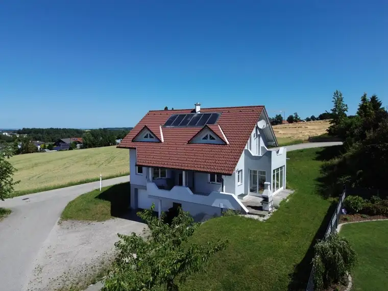 Gepflegtes ETZI-Haus mit XL-Grundstück, XL-Terrasse, Doppelgarage in traumhafter Siedlungsrandlage zum kleinen Preis in Teichterberg Eberschwang