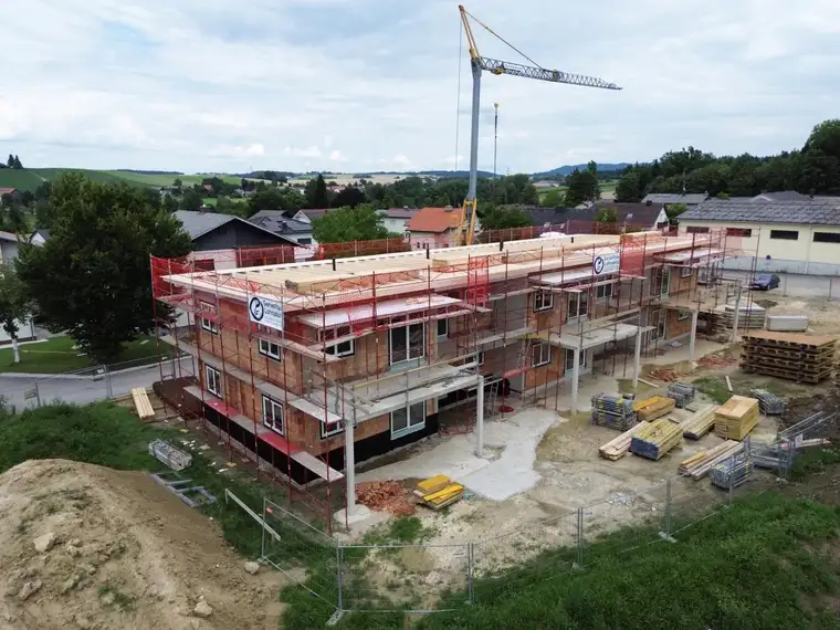 Sonnige und barrierefreie 2-Zimmer Wohnung mit großzügiger Terrasse und Gartenanteil zum kleinen Preis (Top 04)