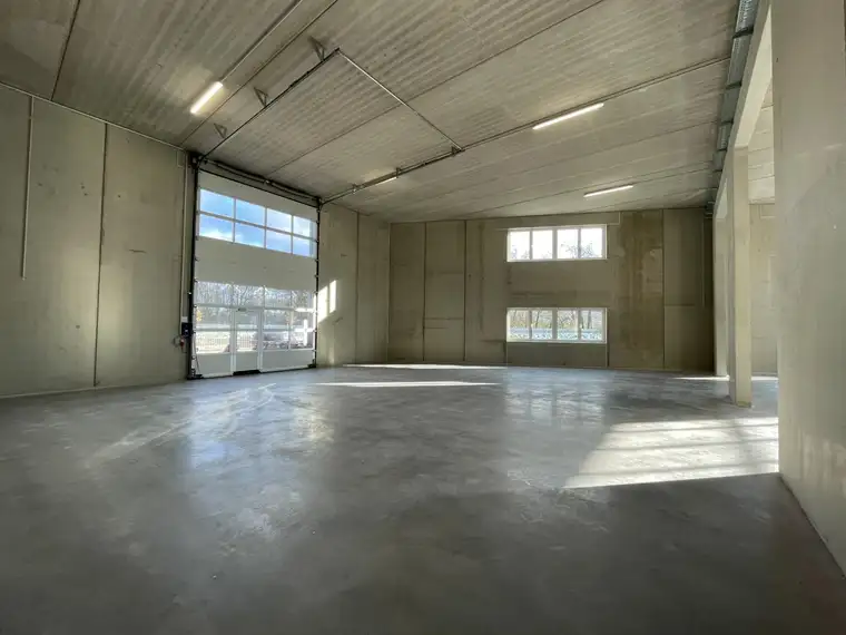 SOFORTBEZUG! Betriebs-/Produktions- oder Lagerhalle mit ca. 329 m² Fläche in Buchkirchen bei Wels zu vermieten (Top 17)