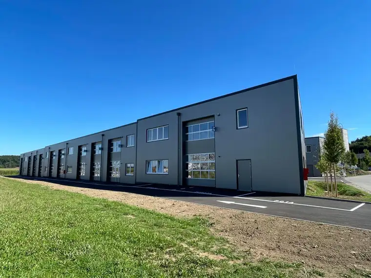 RESERVIERT! BEZUGSBEREIT! Betriebs-/ Produktions- oder Lagerhallen von 44 - 224 m² Fläche im BUSINESS PARK REGAU zum Sofortbezug (Top 03b)