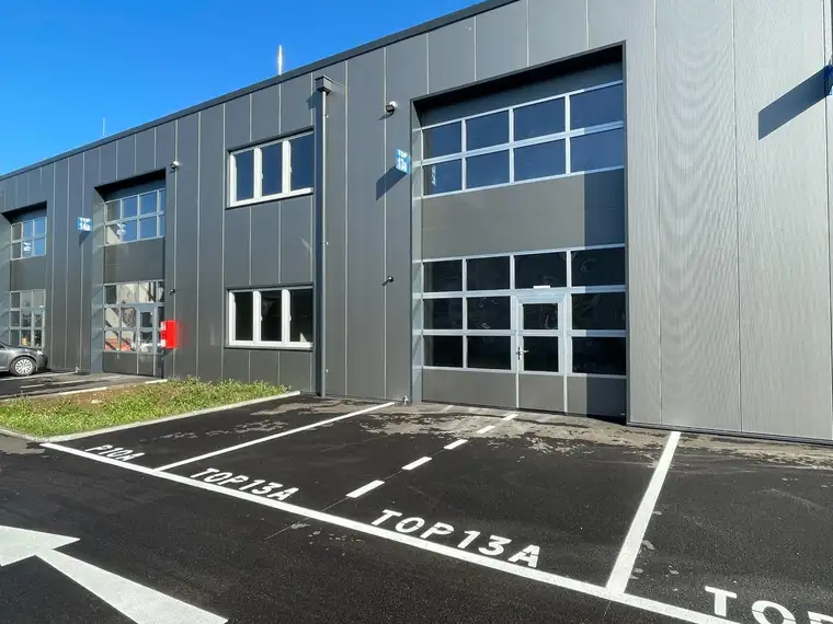 BEZUGSBEREIT! Betriebs-/ Produktions- oder Lagerhallen von 44 - 224 m² Fläche im BUSINESS PARK REGAU zum Sofortbezug (Top 13a)