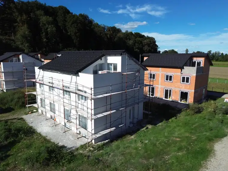 Modernes Doppelhaus in ruhiger Lage mit Galerie &amp; Dachterrasse – 128 m² schlüsselfertig mit 1,5 % Fixzins in Attnang-Puchheim (H04/1)