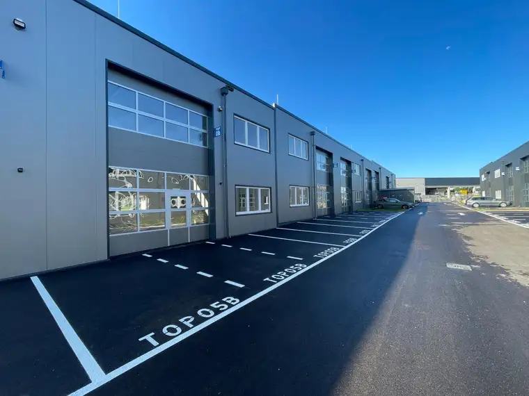 SOFORTBEZUG! Betriebs-/ Produktions- oder Lagerhallen von 44 - 224 m² Fläche im Business Park Regau , 1A-Lage, Nähe A1 Westautobahn (Top 05b)