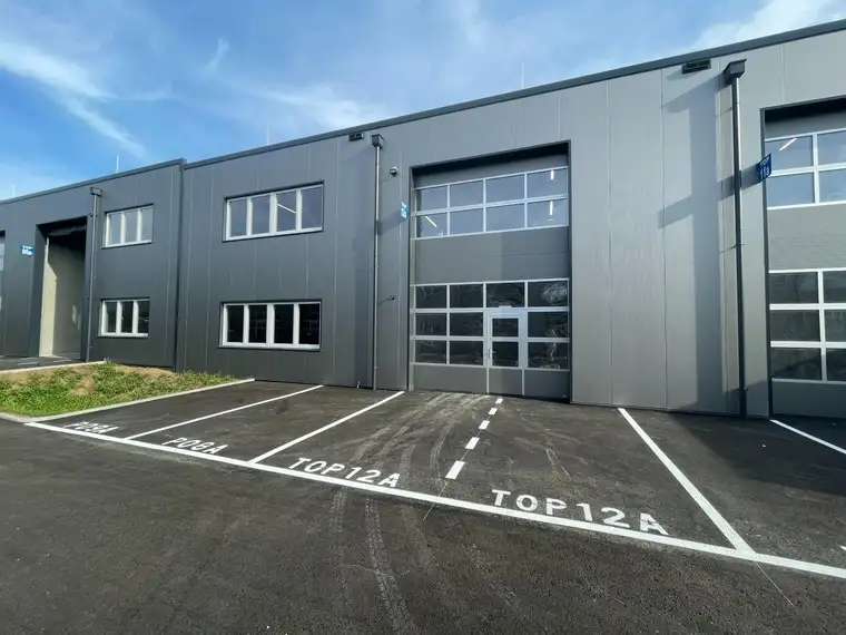 SOFORTBEZUG! Betriebs-/ Produktions- oder Lagerhallen von 44 - 224 m² Fläche im Business Park Regau , 1A-Lage, Nähe A1 Westautobahn (Top 12a)