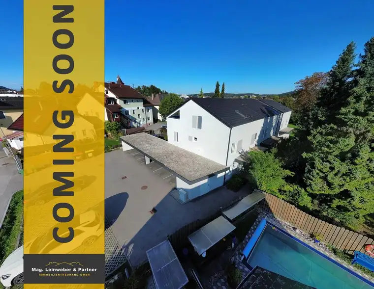 COMING SOON! Moderne Reihenhausvilla BJ 2022 mit XXL-Dachterrasse, Carport und KFZ-Abstellplatz in Zentrumsnähe von Vöcklabruck