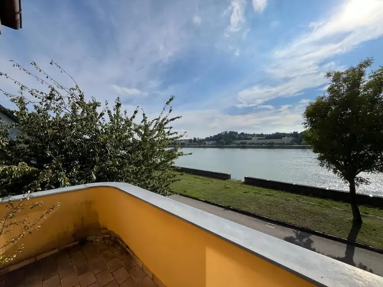 HAMMERPREIS! Idyllisches Haus mit 2 Wohneinheiten im Dornröschenschlaf in einzigartiger Lage an der Donau Persenbeug Zentrum