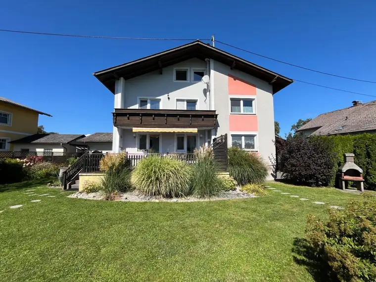 NEUER PREIS! Großzügiges leistbares Wohnhaus mit 3 getrennten Wohneinheiten, Traumgarten, Doppelgarage und vielen Parkplätzen Tuffeltsham in Redlham