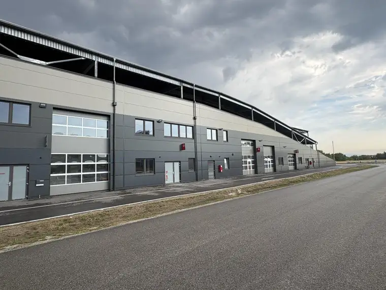 Sofortbezug an der A1 ca. 176 m² Büro-/ Ordinations-/ Lagerfläche auf zwei Ebenen im Gewerbepark Ansfelden zu vermieten (Top 13)