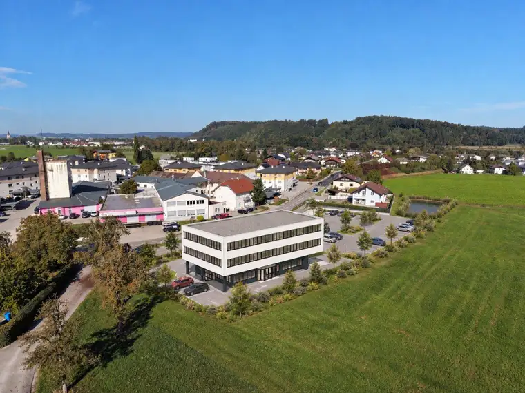 Attraktives Baugrundstück* mit vielseitigem Entwicklungspotenzial &amp; Planungsstudie für Bürogebäude in zentraler Lage in Regau / Preising