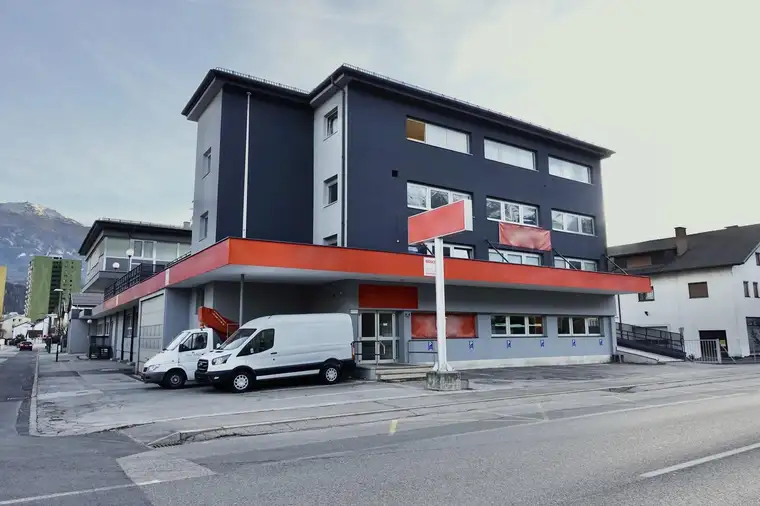 Gewerbehalle mit kleiner Verkaufsfläche